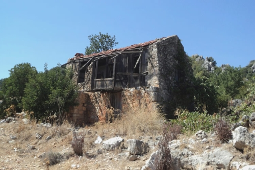 De la Ruina al Hogar: Guía para comprar casa de pueblo, detectar fallos y pedir las ayudas de 2025